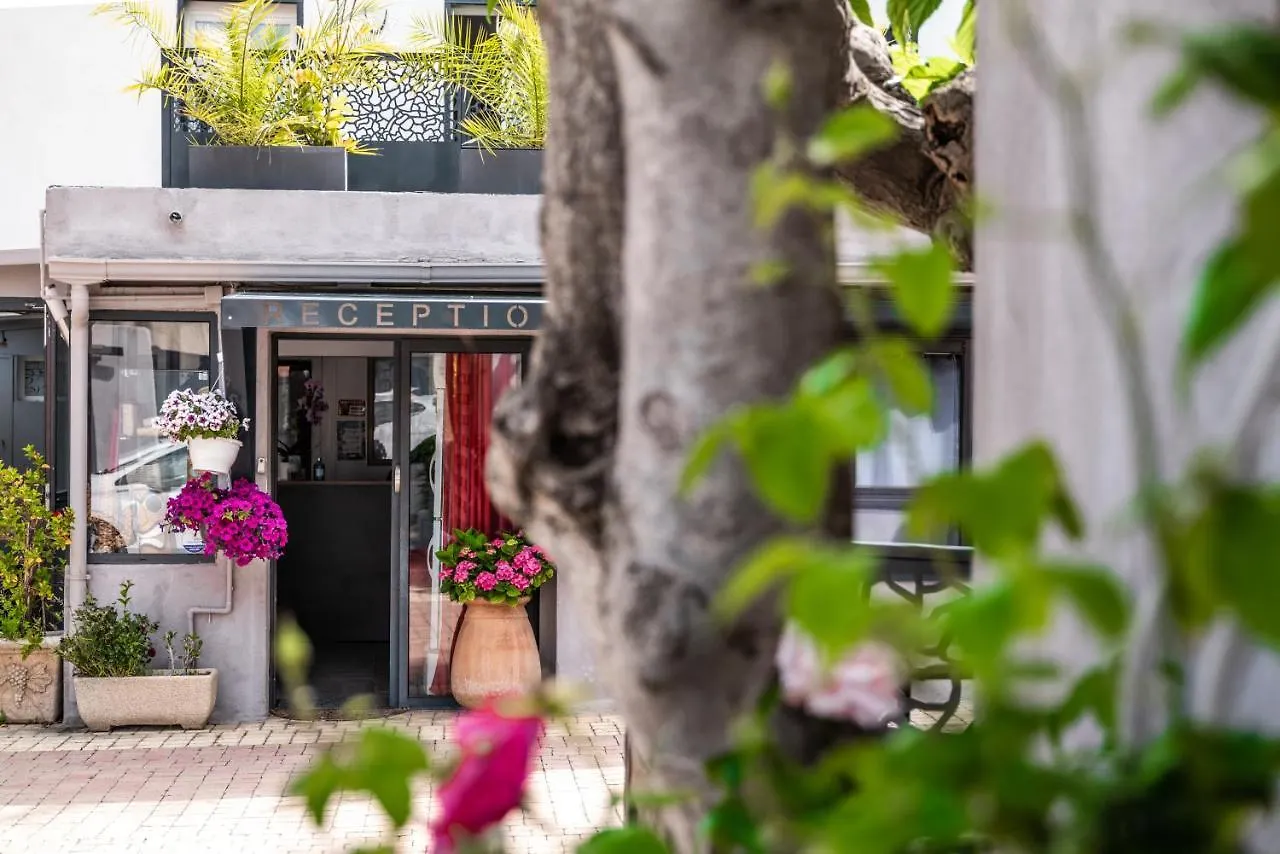 Hotel Eden Cassis - Centre-Ville- Piscine Chauffee, Jacuzzi Et Sauna - Parking Prive France