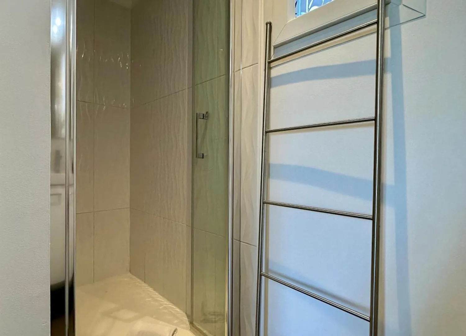 Hotel Eden Cassis - Centre-Ville- Piscine Chauffee, Jacuzzi Et Sauna - Parking Prive