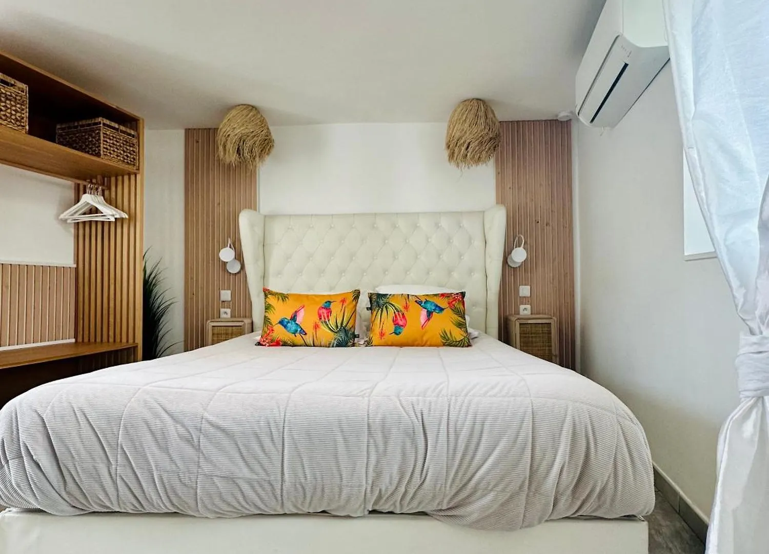 Hotel Eden Cassis - Centre-Ville- Piscine Chauffee, Jacuzzi Et Sauna - Parking Prive 3*,