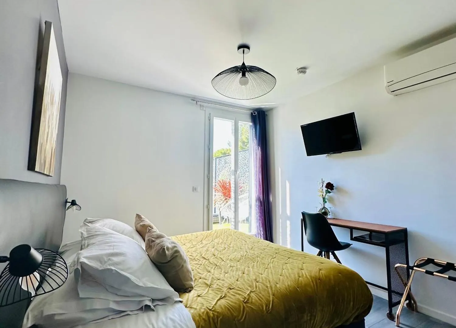 Hotel Eden Cassis - Centre-Ville- Piscine Chauffee, Jacuzzi Et Sauna - Parking Prive