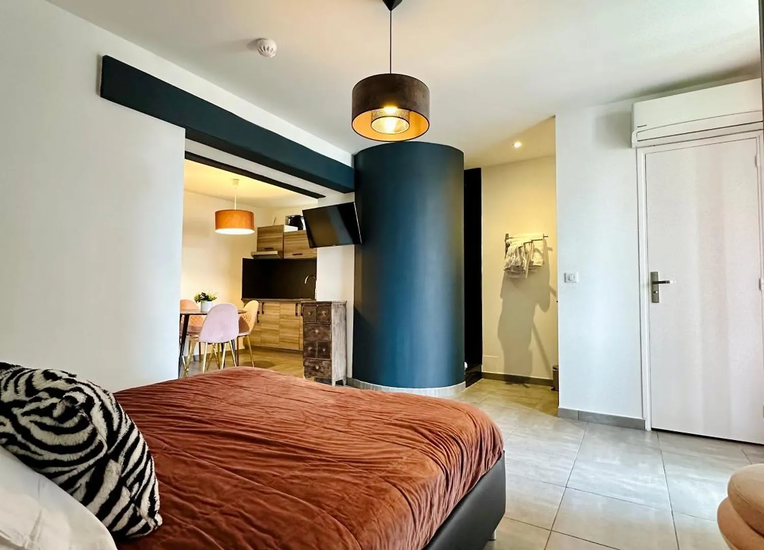 Hotel Eden Cassis - Centre-Ville- Piscine Chauffee, Jacuzzi Et Sauna - Parking Prive France
