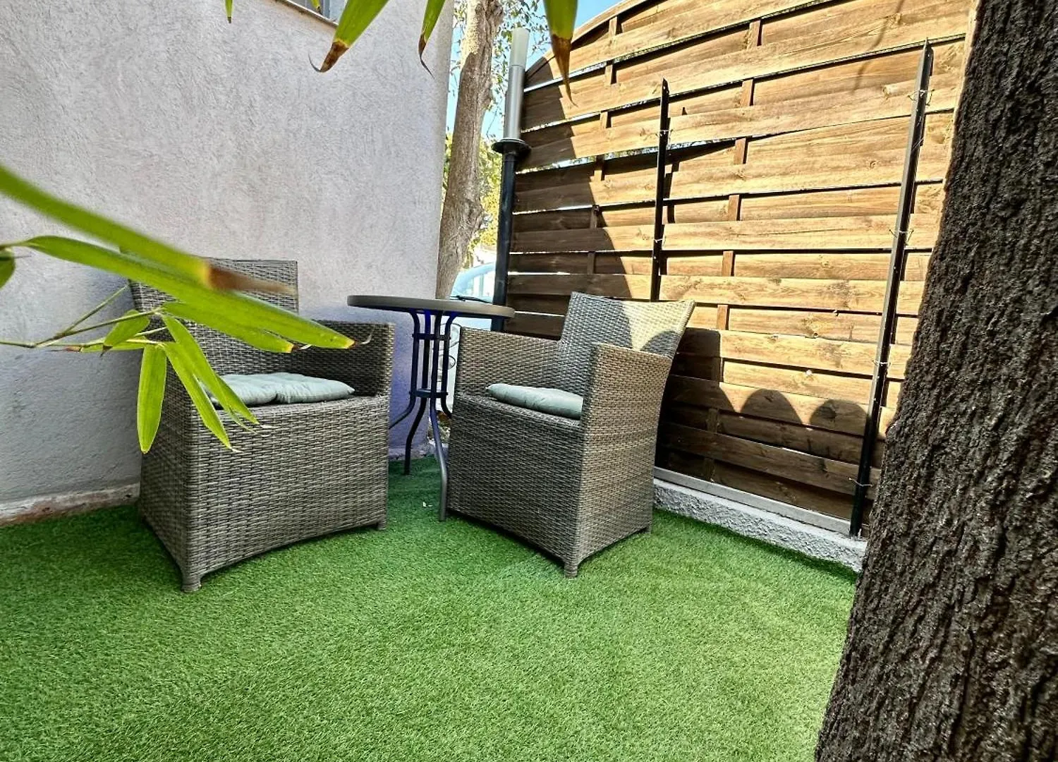 Hotel Eden Cassis - Centre-Ville- Piscine Chauffee, Jacuzzi Et Sauna - Parking Prive 3*,