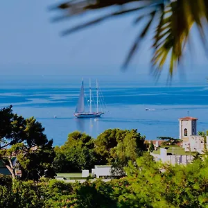 The Address ***** Cassis