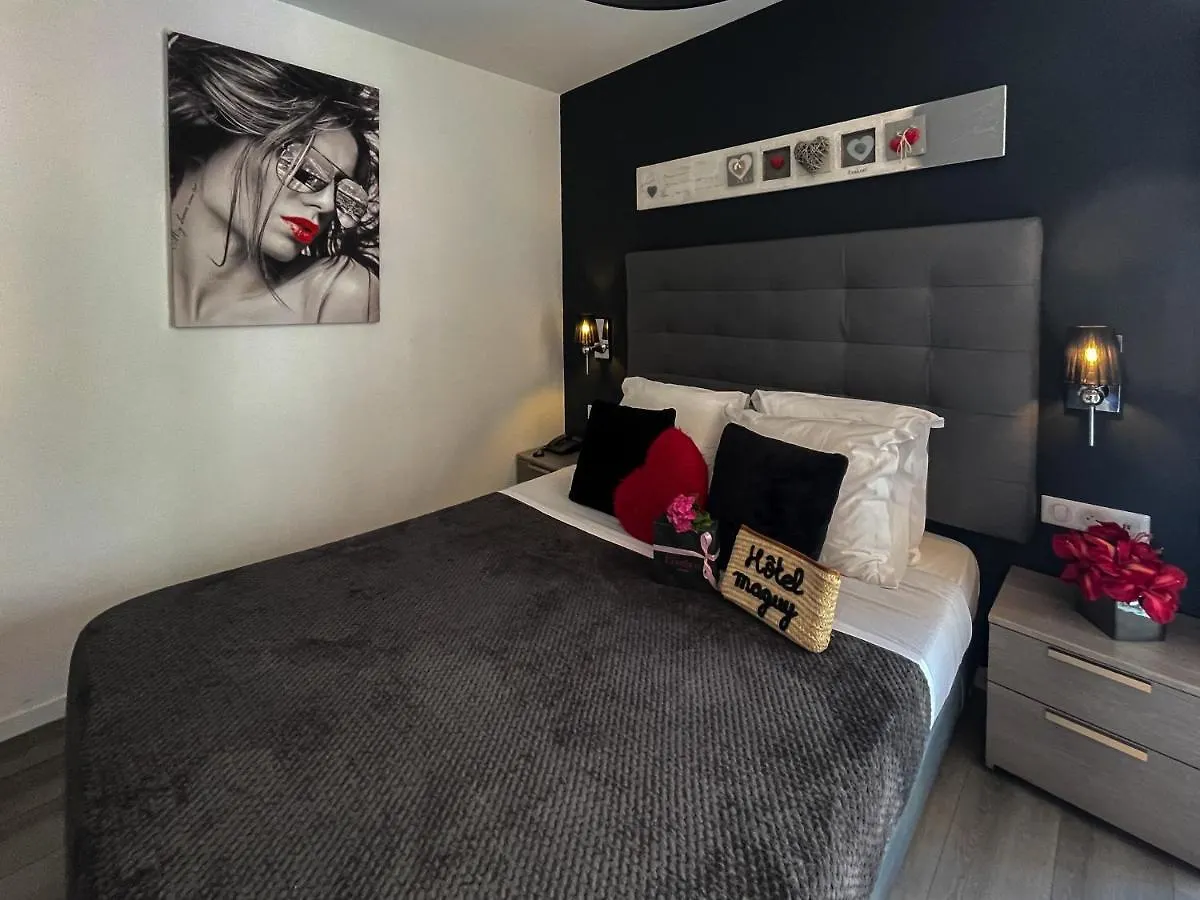 Hotel Eden Cassis - Centre-Ville- Piscine Chauffee, Jacuzzi Et Sauna - Parking Prive 3*,