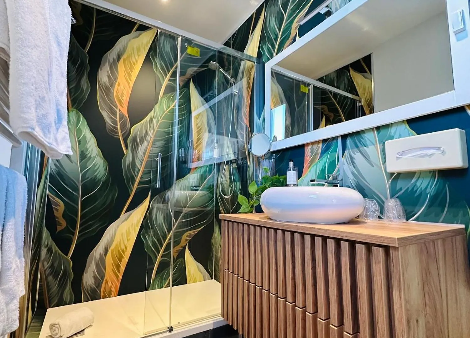 Hotel Eden Cassis - Centre-Ville- Piscine Chauffee, Jacuzzi Et Sauna - Parking Prive